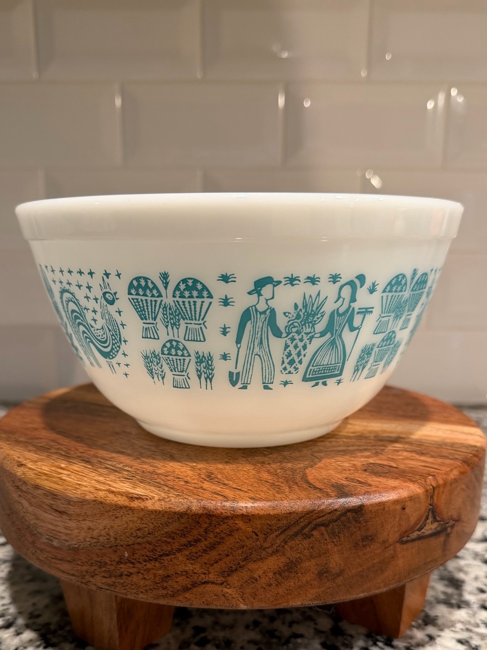 Vintage Pyrex- Amish butterprint bowl